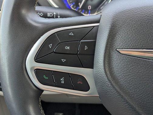 Granite Crystal Metallic Clearcoat 2023 Chrysler Pacifica Touring L