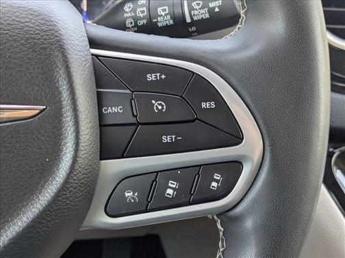Granite Crystal Metallic Clearcoat 2023 Chrysler Pacifica Touring L
