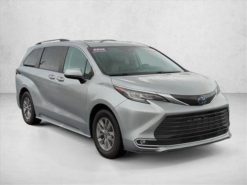 2023 Toyota Sienna XLE