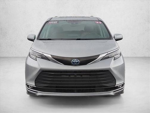 2023 Toyota Sienna XLE