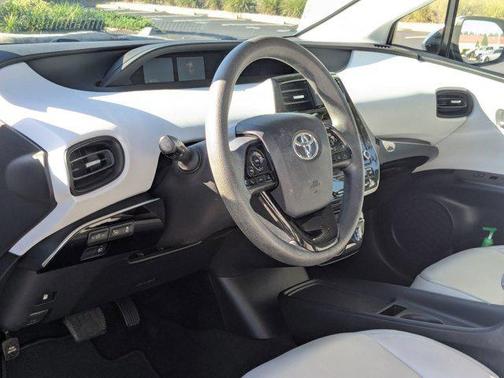 2021 Toyota Prius LE