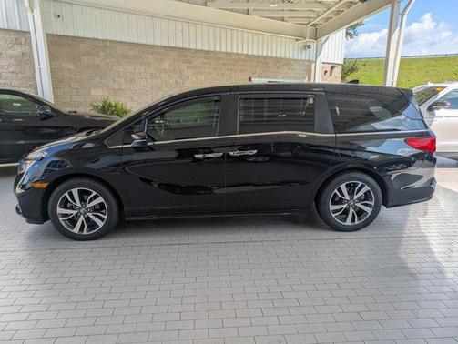 Crystal Black Pearl 2022 Honda Odyssey Touring
