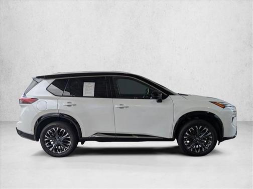 Everest White Pearl/Super Black 2025 Nissan Rogue Platinum