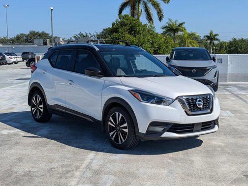 Aspen White/Super Black 2020 Nissan Kicks SR