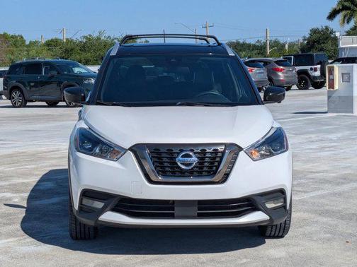 Aspen White/Super Black 2020 Nissan Kicks SR