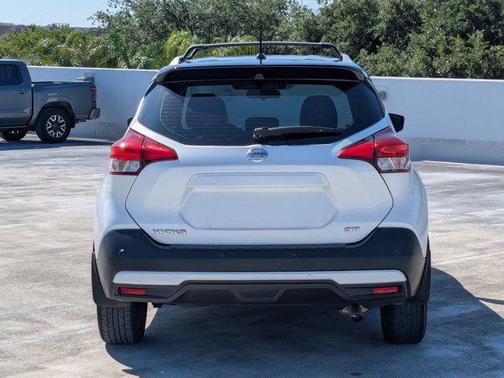 Aspen White/Super Black 2020 Nissan Kicks SR