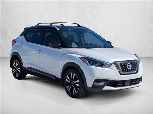 Aspen White/Super Black 2020 Nissan Kicks SR