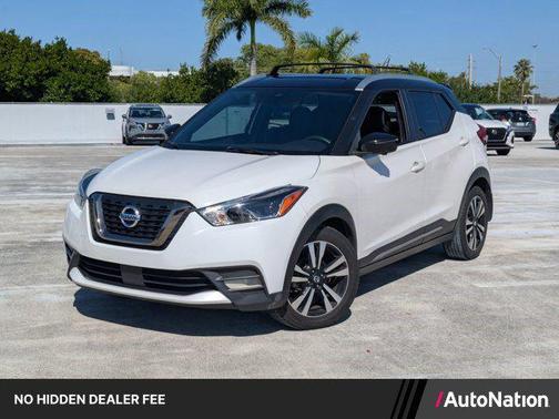 Aspen White/Super Black 2020 Nissan Kicks SR