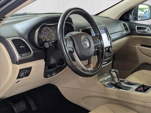 Granite Crystal Metallic Clearcoat 2020 Jeep Grand Cherokee Laredo