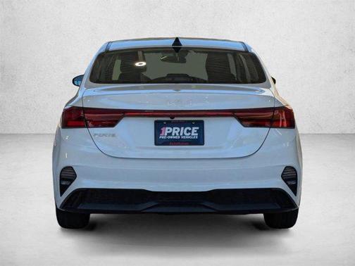 Snow White Pearl 2024 Kia Forte LXS