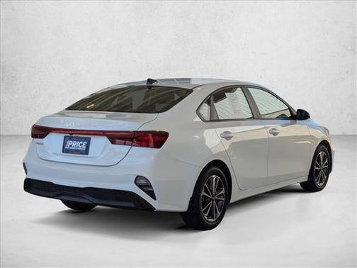 Snow White Pearl 2024 Kia Forte LXS