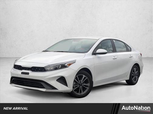Snow White Pearl 2024 Kia Forte LXS