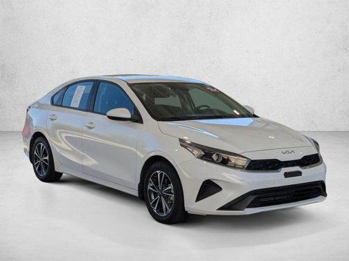 Snow White Pearl 2024 Kia Forte LXS
