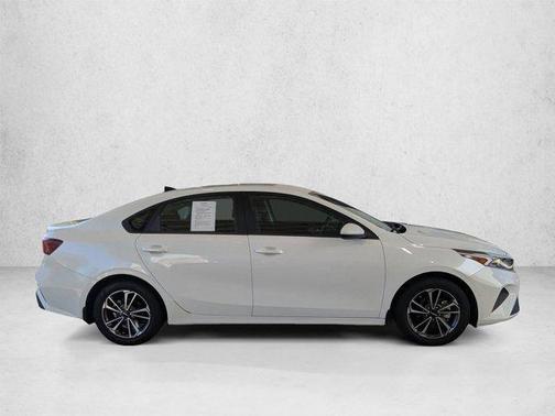 Snow White Pearl 2024 Kia Forte LXS