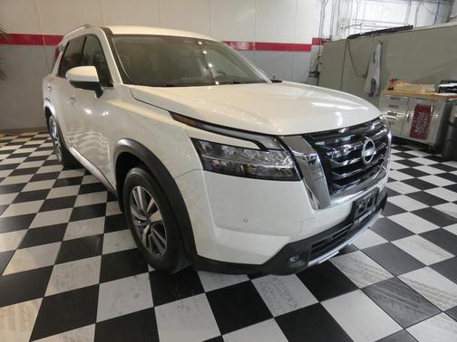 2022 Nissan Pathfinder SL