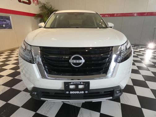 2022 Nissan Pathfinder SL
