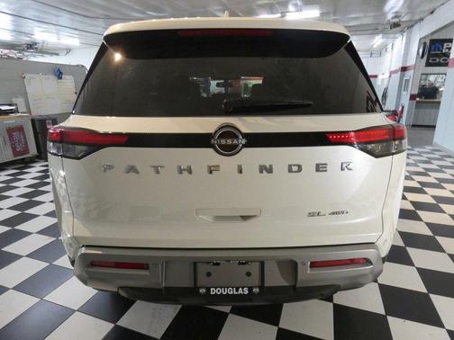 2022 Nissan Pathfinder SL