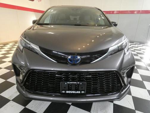 2021 Toyota Sienna XSE 7 Passenger