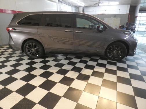 2021 Toyota Sienna XSE 7 Passenger