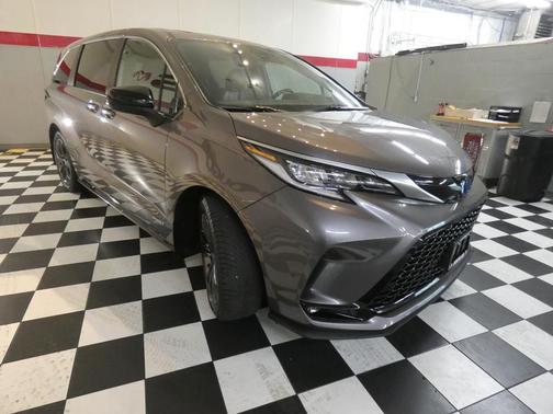 2021 Toyota Sienna XSE 7 Passenger