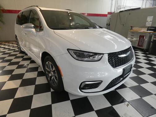 2024 Chrysler Pacifica Hybrid Pinnacle
