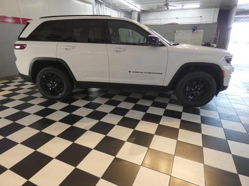 2024 Jeep Grand Cherokee Laredo