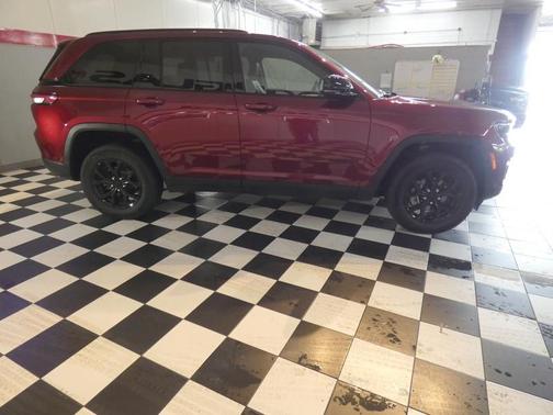 2024 Jeep Grand Cherokee Laredo