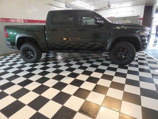 Serrano Red 2026 RAM 1500 RHO