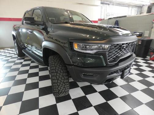 Serrano Red 2026 RAM 1500 RHO