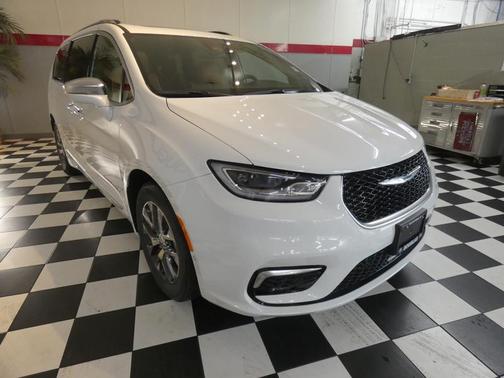 2024 Chrysler Pacifica Hybrid Pinnacle