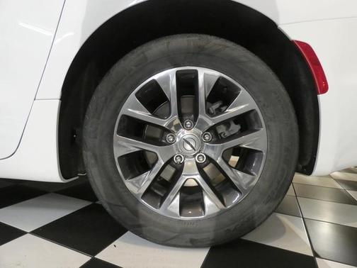 2024 Chrysler Pacifica Hybrid Pinnacle