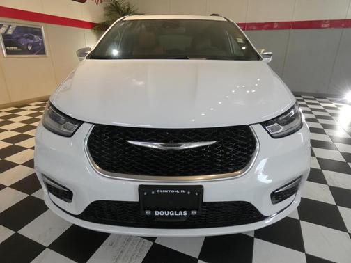 2024 Chrysler Pacifica Hybrid Pinnacle