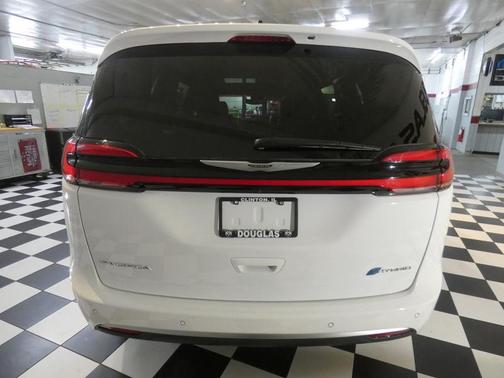 2024 Chrysler Pacifica Hybrid Pinnacle