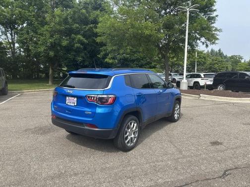 2022 Jeep Compass Latitude Lux