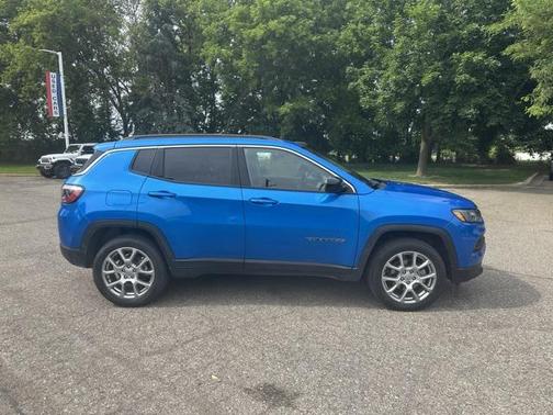 2022 Jeep Compass Latitude Lux