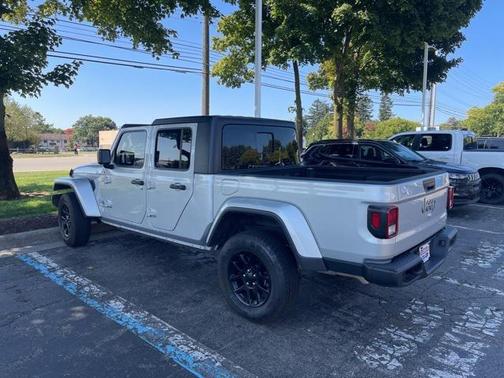 2023 Jeep Gladiator Overland