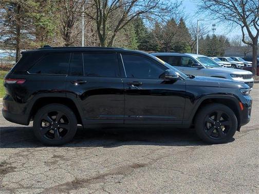 2022 Jeep Grand Cherokee Altitude