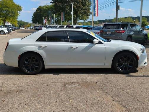 2022 Chrysler 300 S