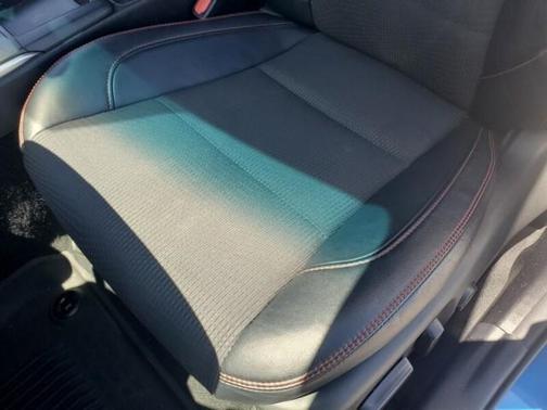 Photo 5 of 29 of 2017 Toyota Camry SE