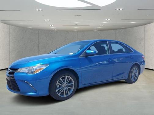 Photo 2 of 29 of 2017 Toyota Camry SE