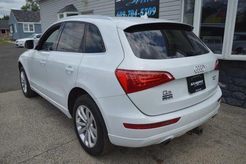White 2012 Audi Q5 2.0T Premium