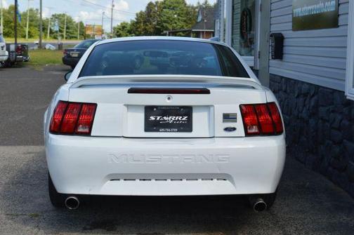 2000 Ford Mustang Base