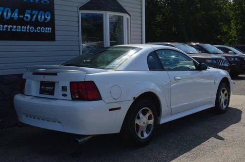 2000 Ford Mustang Base
