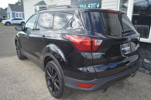 Black 2019 Ford Escape SE