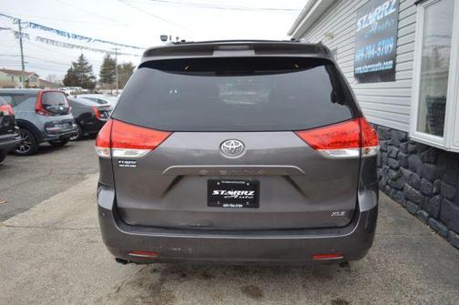 2011 Toyota Sienna XLE