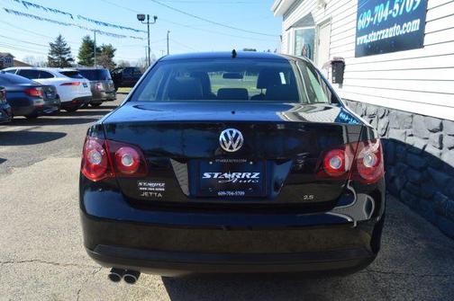 Black 2010 Volkswagen Jetta SE