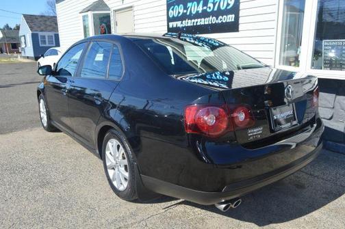Black 2010 Volkswagen Jetta SE