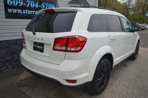 White 2019 Dodge Journey SE