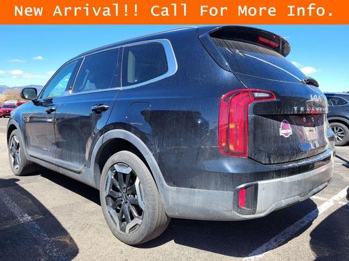 Ebony Black 2024 Kia Telluride S