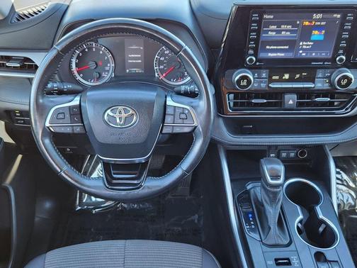 Black 2021 Toyota Highlander LE
